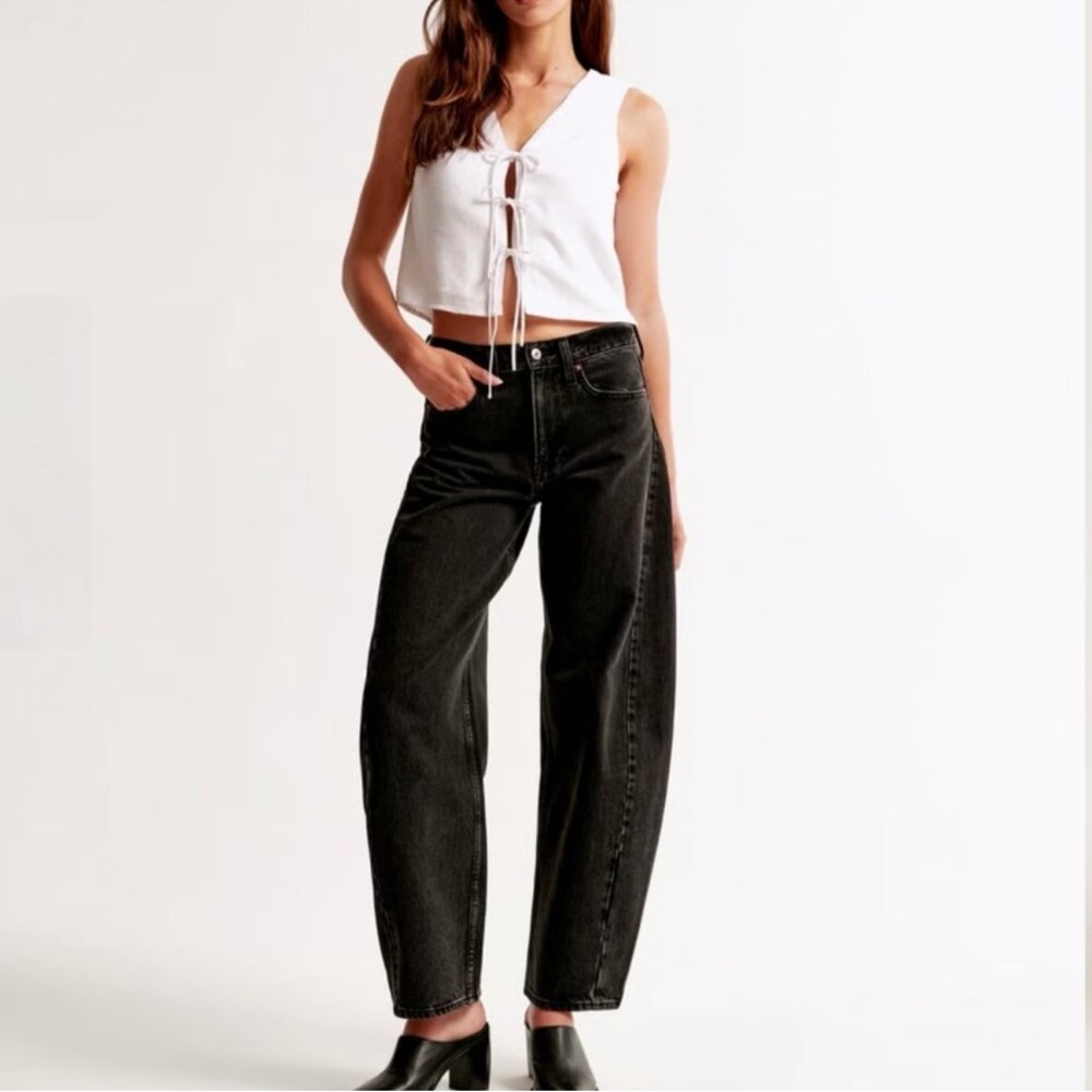 Abercrombie & Fitch Women's Barrel Jeans
